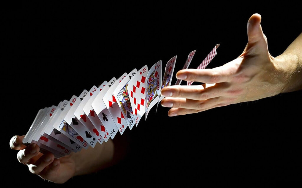Strategi bermain poker online versus offline
